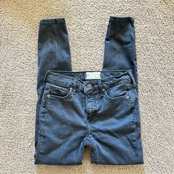 Free People Women's Black Skinny Jeans with Distressed Knee sz 25 - Picture 2 of 10